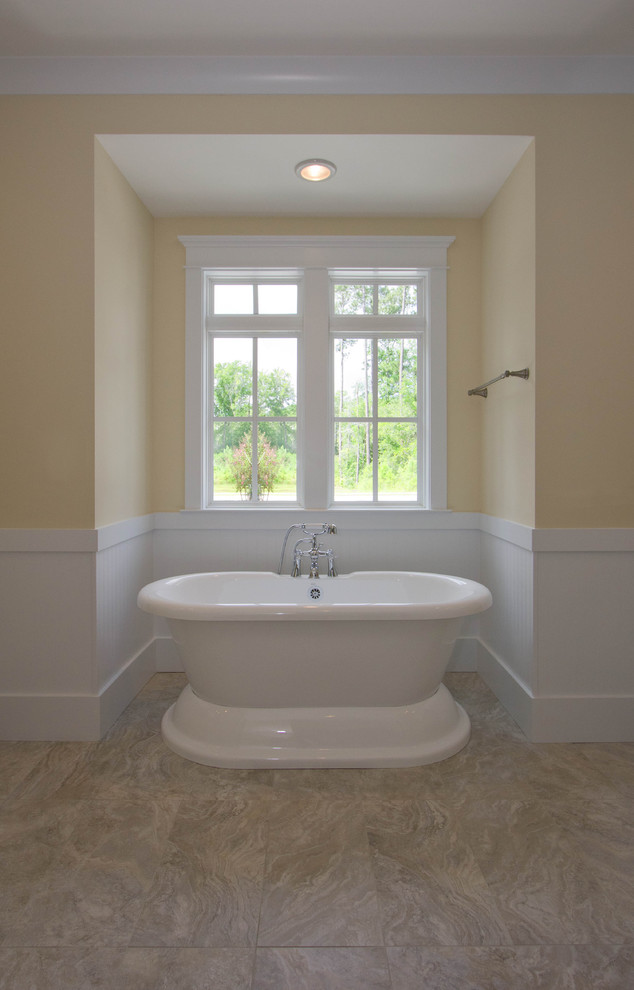 This is an example of a traditional bathroom in Wilmington.