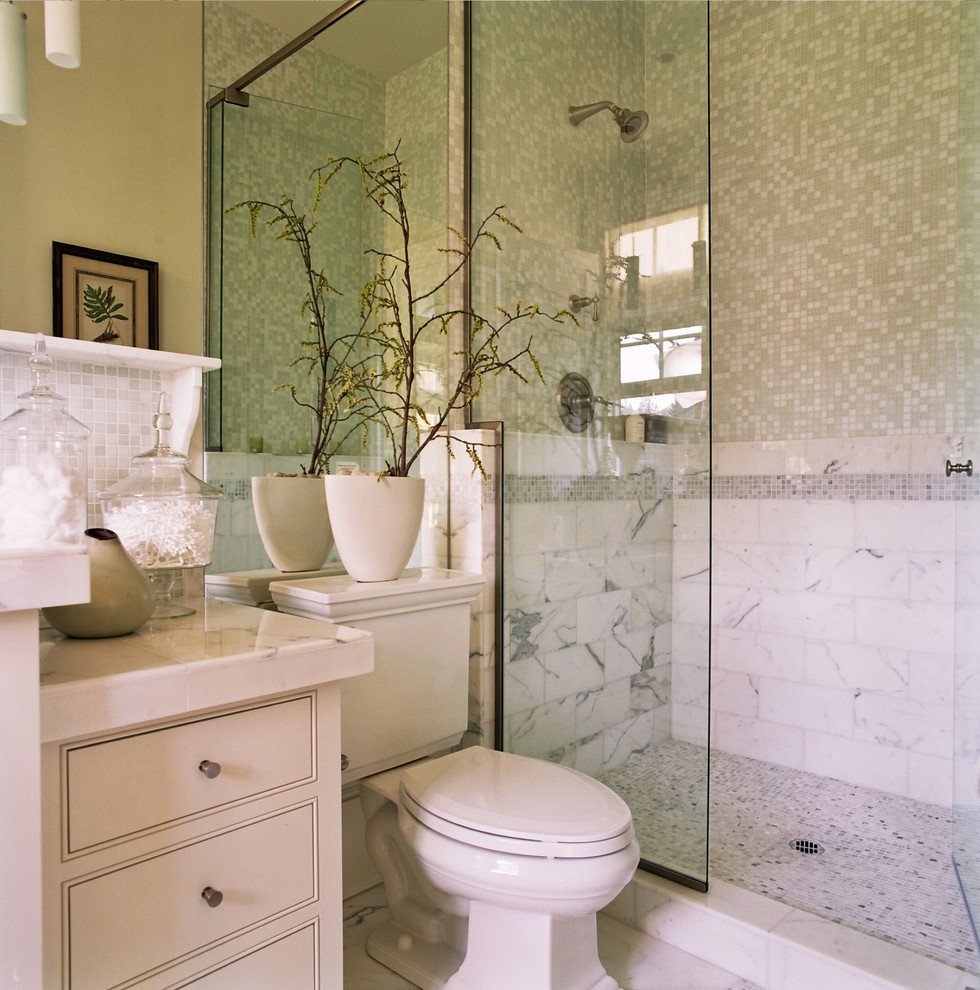Idéer för vintage badrum, med mosaik