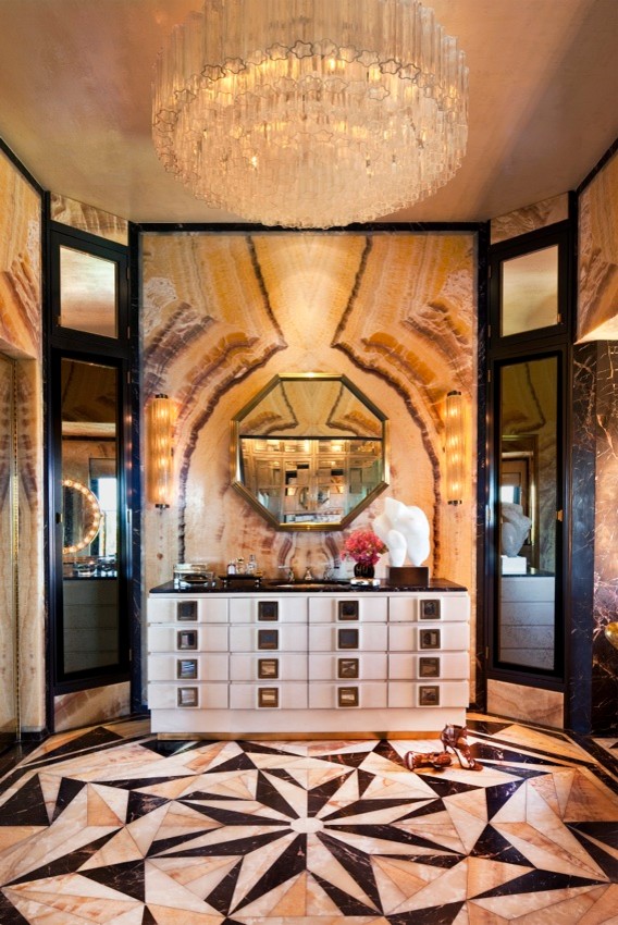 Идея дизайна: огромная главная ванная комната в стиле модернизм с фасадами островного типа, темными деревянными фасадами, мраморной столешницей и разноцветными стенами