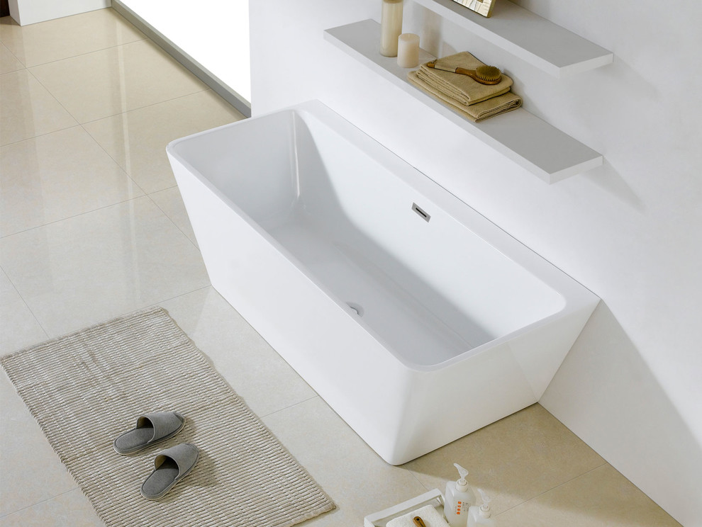 Пример оригинального дизайна: ванная комната среднего размера в стиле модернизм с отдельно стоящей ванной