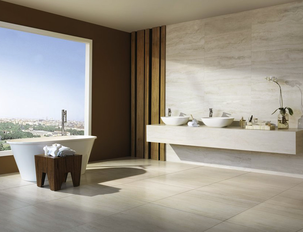 Идея дизайна: огромная ванная комната в современном стиле с настольной раковиной, столешницей из плитки, белой плиткой, керамогранитной плиткой и полом из керамогранита