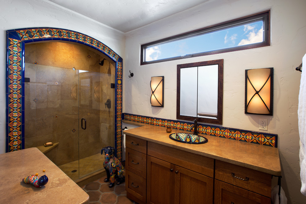 Immagine di una stanza da bagno american style