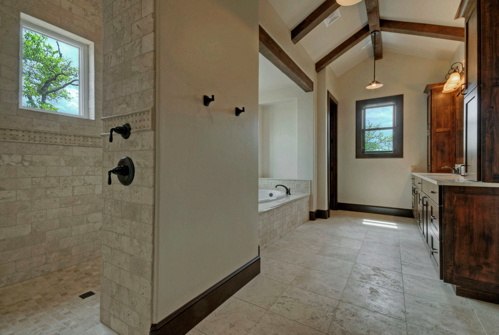 Idées déco pour une grande salle de bain principale campagne en bois brun avec un placard avec porte à panneau surélevé, un plan de toilette en granite, une baignoire posée, une douche ouverte, un carrelage beige, des carreaux de céramique et un sol en carrelage de céramique.