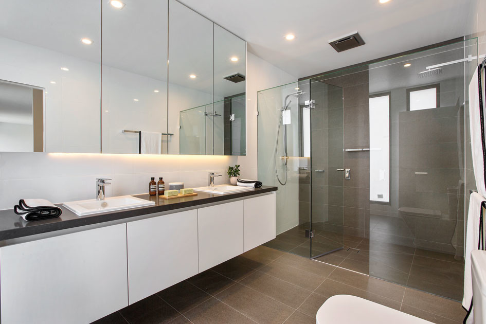 Photo of an expansive contemporary bathroom in Melbourne.