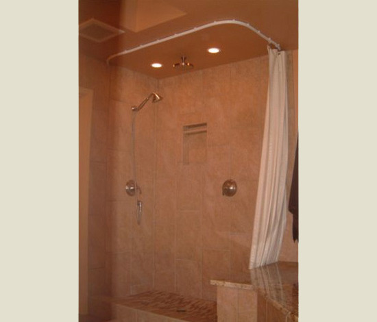 Idee per una stanza da bagno padronale chic di medie dimensioni con doccia ad angolo, piastrelle diamantate, pareti beige e pavimento in ardesia