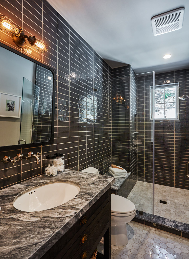 Inspiration för klassiska en-suite badrum, med skåp i shakerstil, svarta skåp och ett fristående badkar