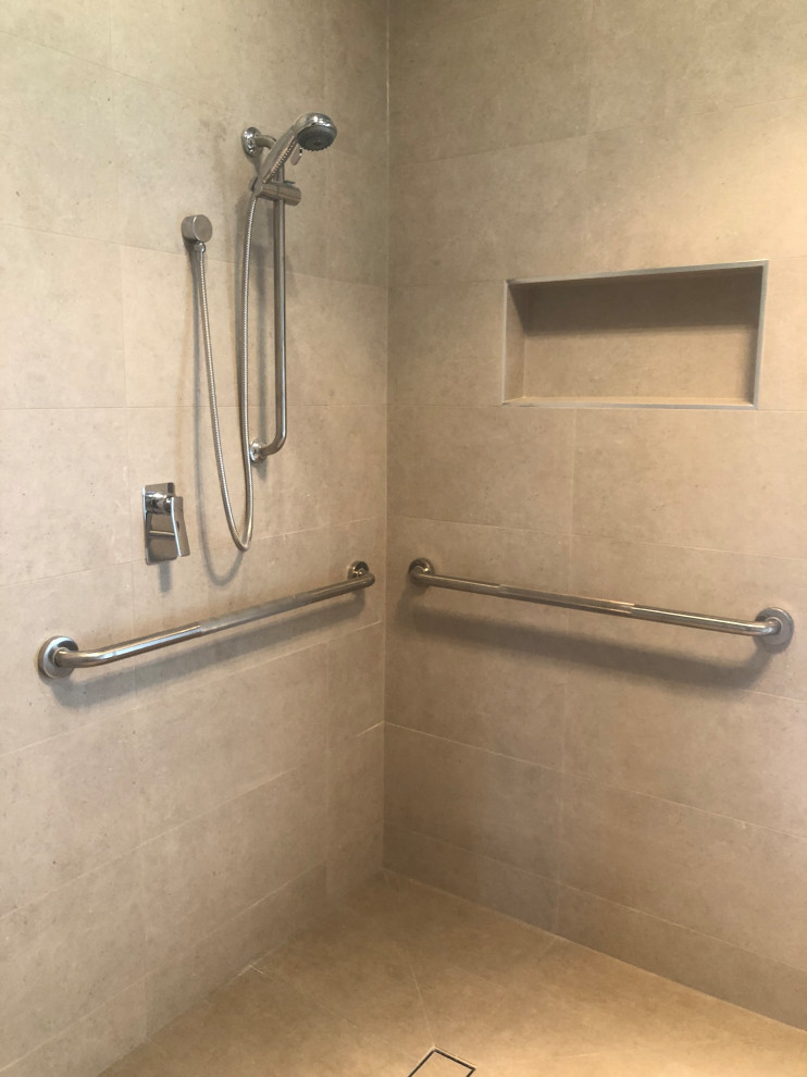 Imagen de cuarto de baño minimalista con ducha esquinera