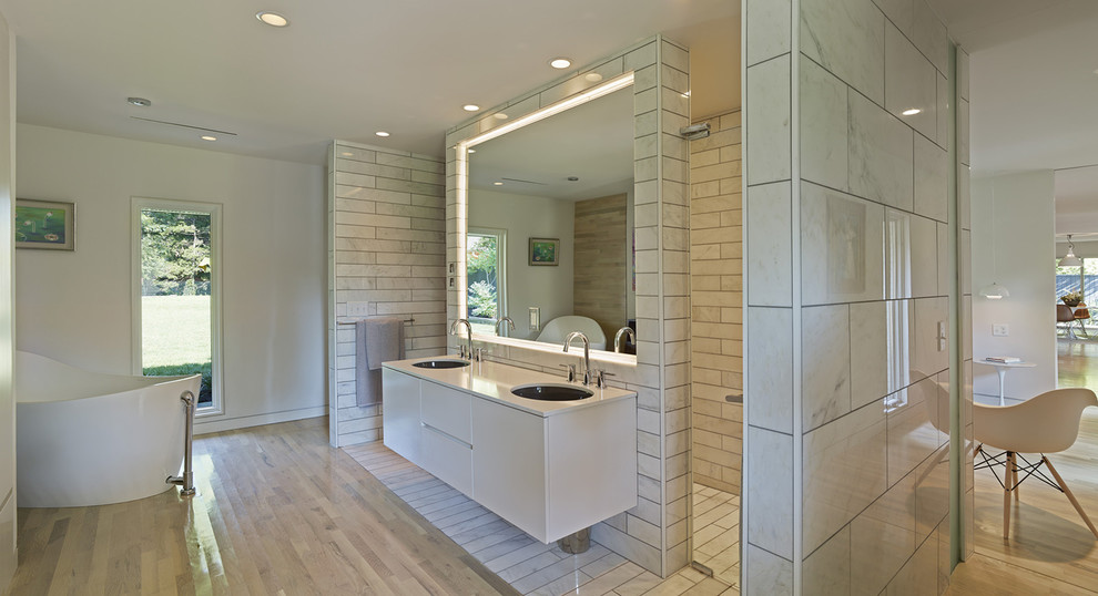 Modernes Badezimmer mit offener Dusche in Oklahoma City
