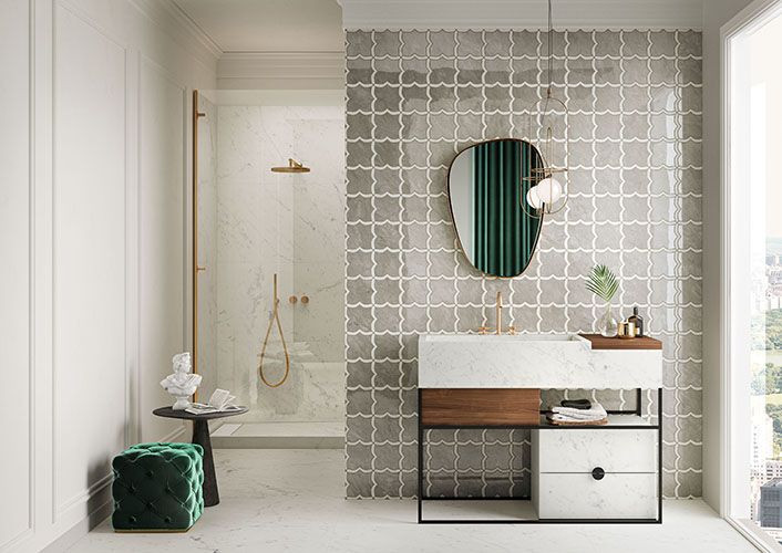 На фото: ванная комната в современном стиле с душем в нише, керамогранитной плиткой, полом из керамогранита, консольной раковиной, столешницей из плитки и душем с распашными дверями