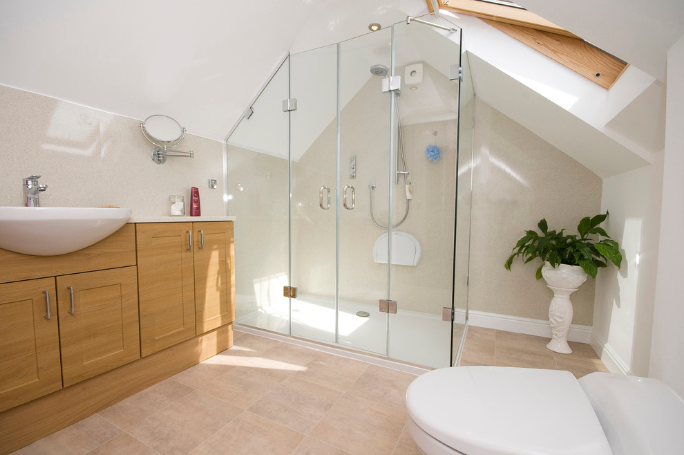 Idée de décoration pour une salle de bain principale minimaliste en bois brun de taille moyenne avec un lavabo intégré, un placard à porte shaker, un plan de toilette en stratifié, une douche double, un mur blanc et un sol en linoléum.