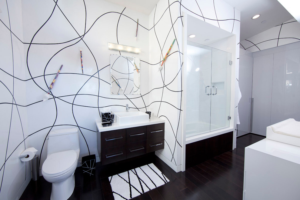 Modernes Badezimmer mit Aufsatzwaschbecken in Los Angeles