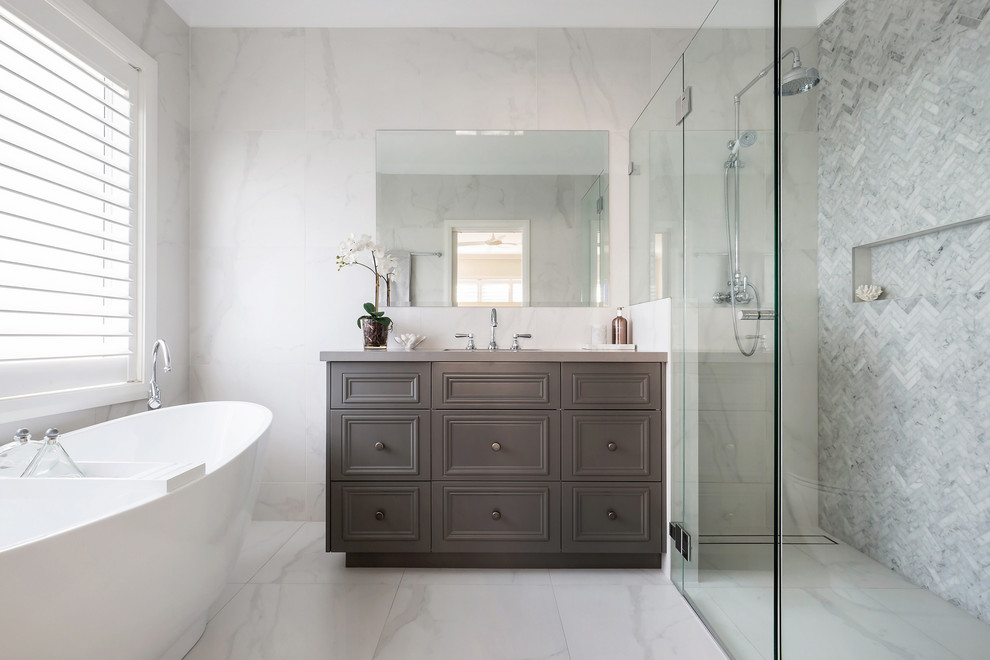 Bilgola Beach Классический Ванная комната Сидней от эксперта JG