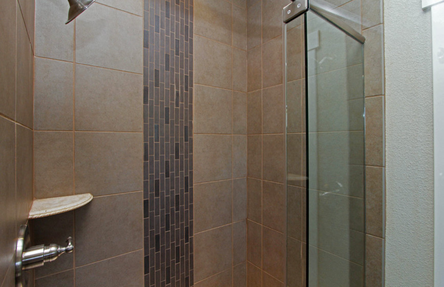 Example of a classic bathroom design in Denver