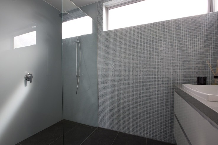Bathroom - contemporary bathroom idea in Auckland