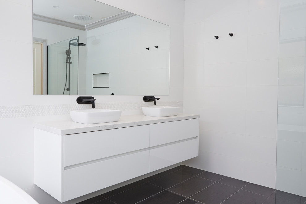 Black & White Bathroom Renovation. Modern Bathroom Melbourne by