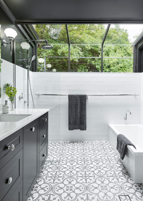Timeless Classic: Black and White Bathroom with Traditional Floor Tiles