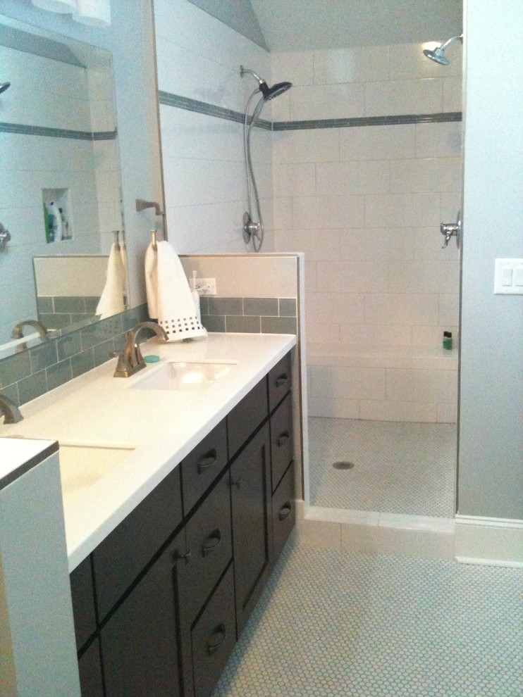 Bathroom - contemporary bathroom idea in Minneapolis