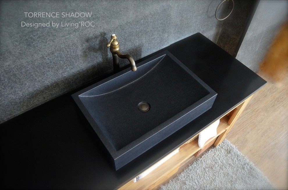 Diseño de cuarto de baño minimalista de tamaño medio sin sin inodoro con lavabo sobreencimera
