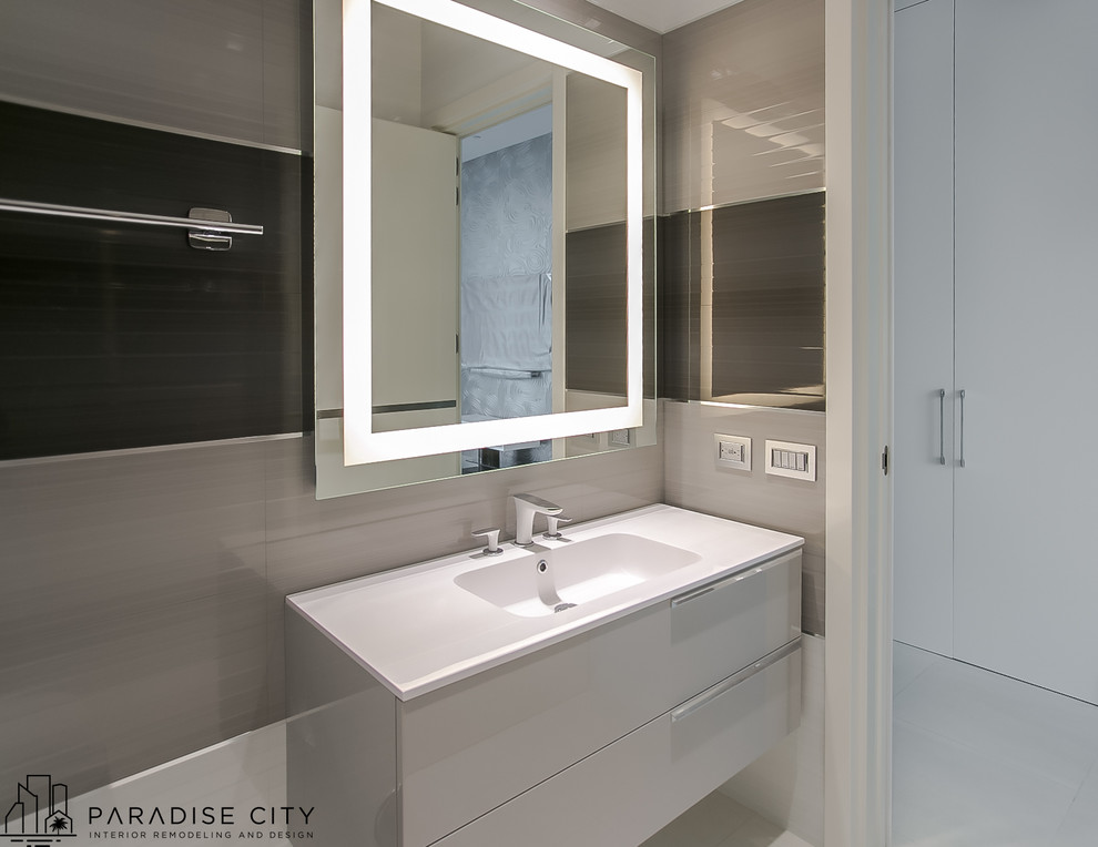 Black, grey and light grey modern bathroom - Contemporary - Bathroom ...