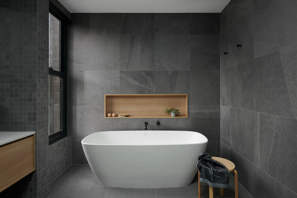 Photo of a contemporary bathroom in Canberra - Queanbeyan.