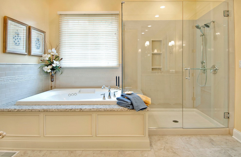 Exemple d'une salle de bain principale chic avec un lavabo encastré, un placard en trompe-l'oeil, des portes de placard blanches, un plan de toilette en granite, une baignoire posée, une douche d'angle, WC séparés, un carrelage blanc, des carreaux de porcelaine, un mur jaune et un sol en carrelage de porcelaine.