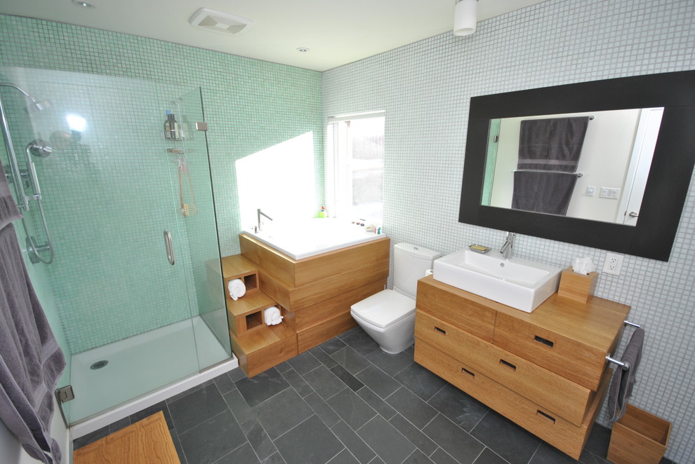 Example of a trendy bathroom design in Other
