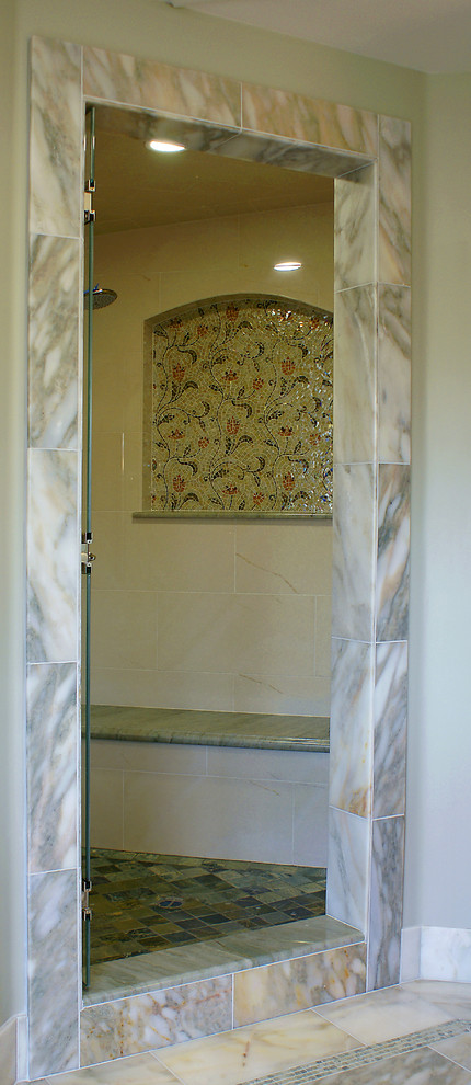 Großes Klassisches Badezimmer En Suite mit Duschnische, blauen Fliesen, Steinplatten, blauer Wandfarbe und Marmorboden in San Francisco
