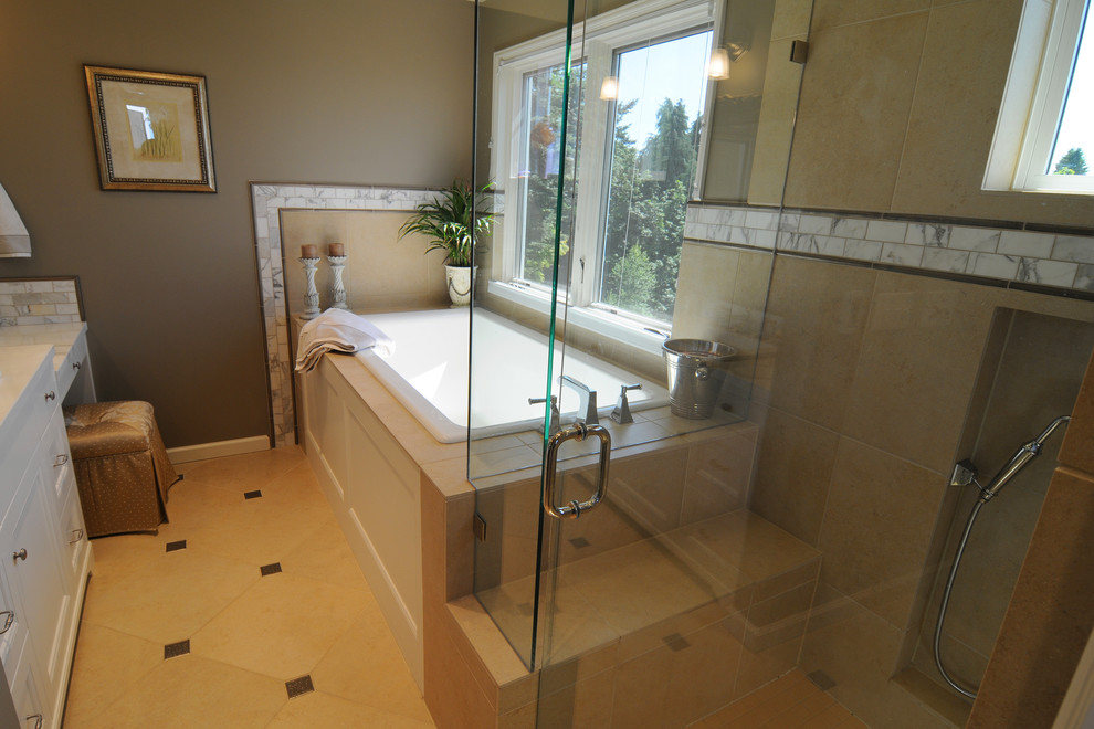 На фото: ванная комната в классическом стиле с мраморной столешницей, накладной ванной, душем в нише, бежевой плиткой и каменной плиткой