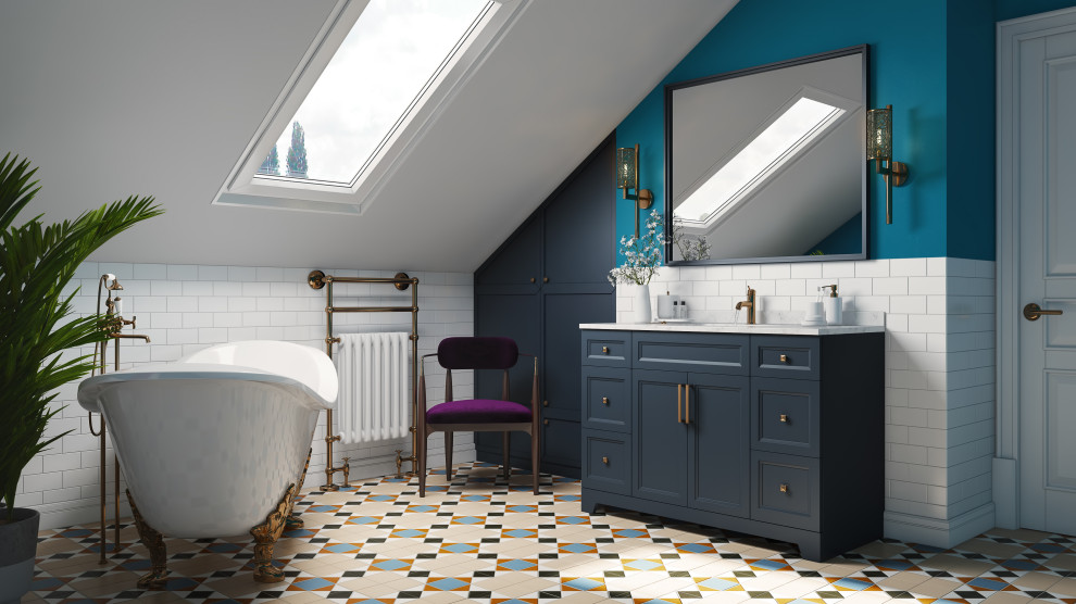 Idée de décoration pour une salle de bain principale minimaliste de taille moyenne avec un placard à porte shaker, des portes de placard bleues, un plan de toilette en quartz modifié et un plan de toilette blanc.