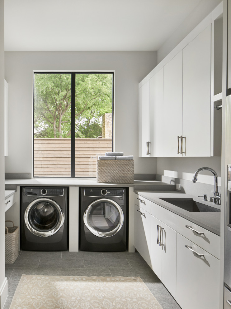 Trendy laundry room photo in Dallas