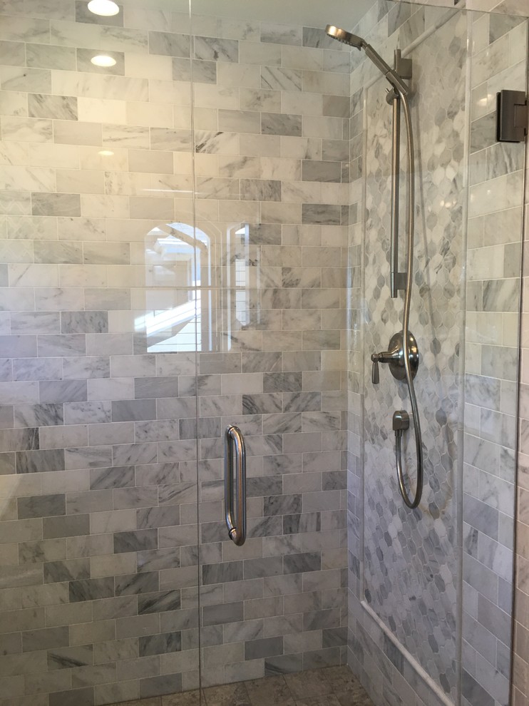Photo of a coastal bathroom in Orange County with a corner shower, white tiles, grey tiles and marble tiles.
