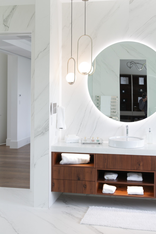 Small contemporary ensuite bathroom in Miami with flat-panel cabinets, dark wood cabinets, a one-piece toilet, beige tiles, ceramic tiles, beige walls, ceramic flooring, a vessel sink, engineered stone worktops, grey floors, white worktops, a single sink and a floating vanity unit.