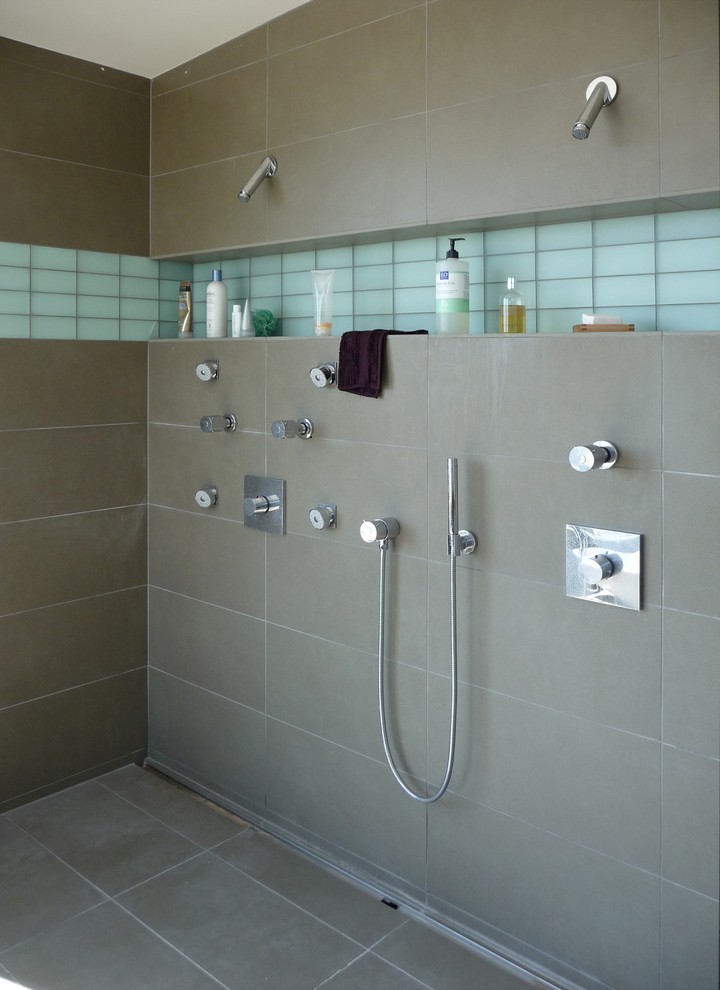 Double shower - modern double shower idea in San Francisco