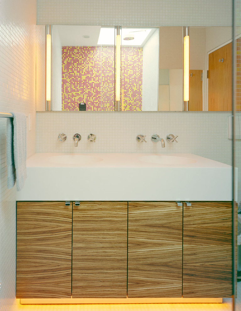 На фото: ванная комната: освещение в стиле модернизм с плиткой мозаикой с