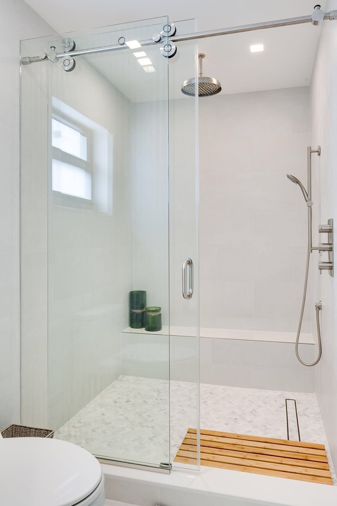 Inspiration for a mid-sized scandinavian master gray tile and ceramic tile marble floor doorless shower remodel in Miami with furniture-like cabinets, light wood cabinets, a one-piece toilet, gray walls, a vessel sink and wood countertops