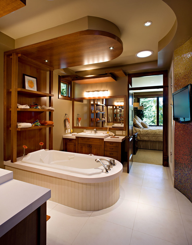 Exemple d'une très grande salle de bain principale rétro en bois brun avec un lavabo posé, un placard à porte plane, une baignoire posée, une douche double, un carrelage en pâte de verre, un mur beige, un sol en carrelage de céramique et un carrelage multicolore.