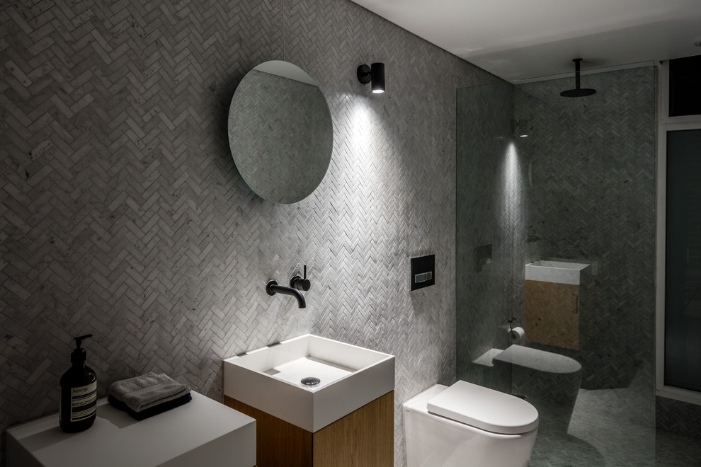 Mid-century modern bathroom photo in Sydney