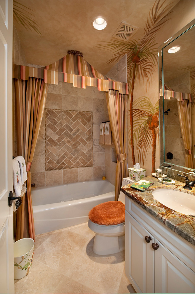 На фото: ванная комната в морском стиле