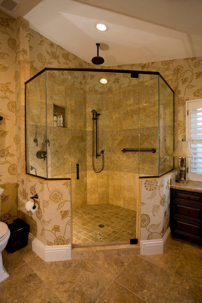 На фото: главная ванная комната в классическом стиле с фасадами с выступающей филенкой, темными деревянными фасадами, угловым душем, бежевой плиткой, керамической плиткой, полом из цементной плитки, бежевым полом и душем с распашными дверями с