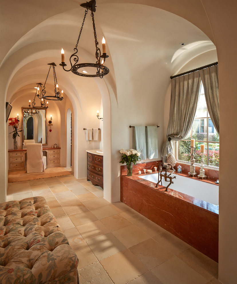 Foto de cuarto de baño mediterráneo con bañera encastrada sin remate y baldosas y/o azulejos beige