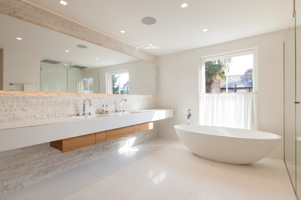 Inspiration for a contemporary bathroom in London.