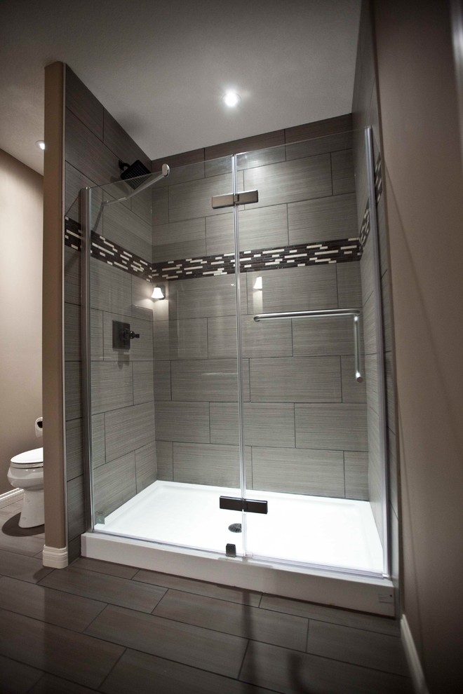 Modernes Badezimmer in Calgary