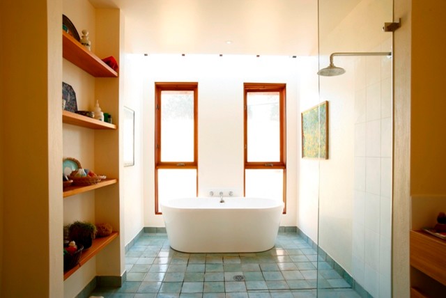 Immagine di una stanza da bagno country di medie dimensioni