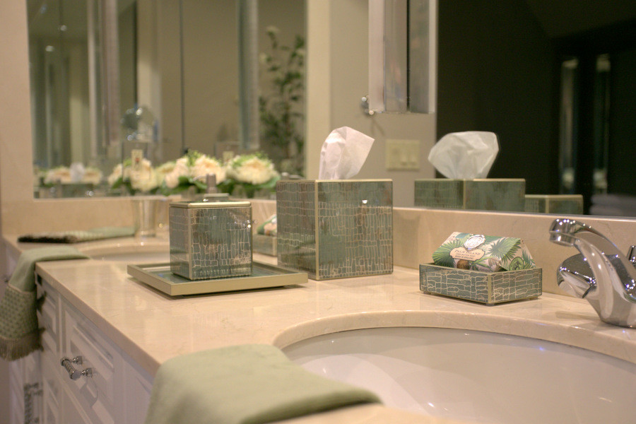 This is an example of a large traditional bathroom in Los Angeles with beige walls.