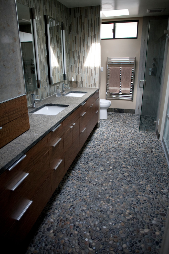Minimalist bathroom photo in Orange County