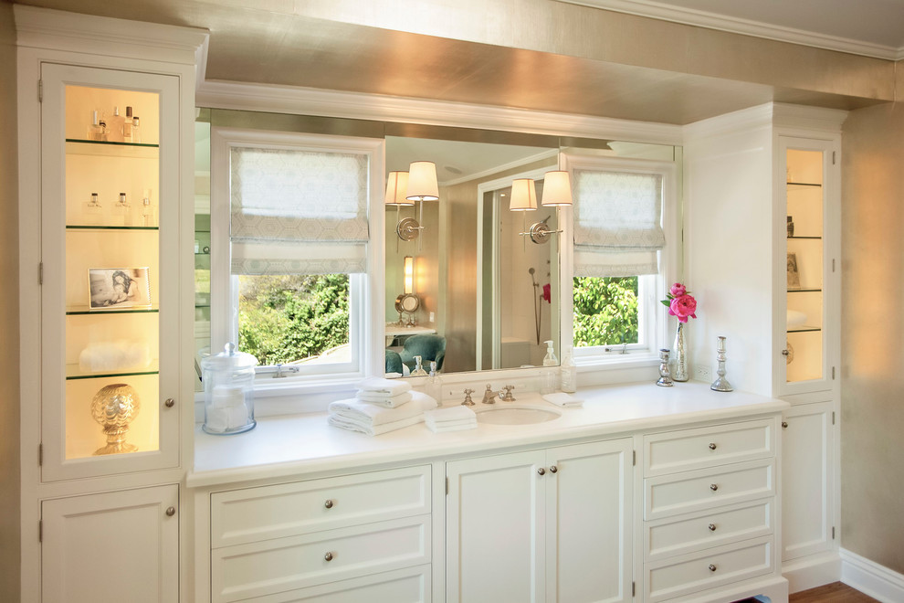 Design ideas for a traditional bathroom in Los Angeles.