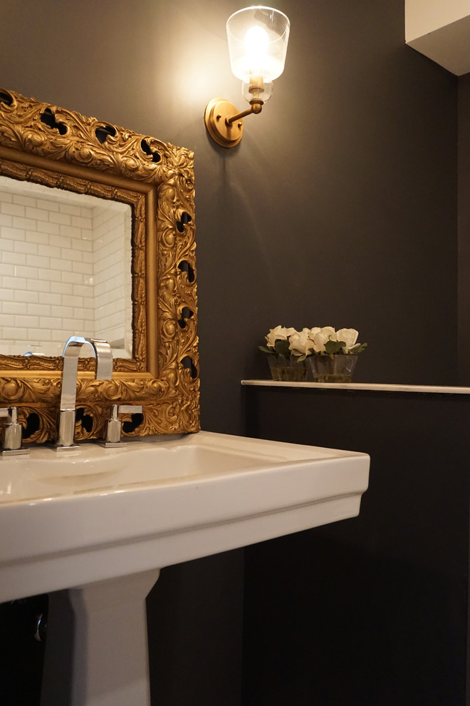 Ispirazione per una grande stanza da bagno padronale contemporanea con lavabo a bacinella, doccia ad angolo, piastrelle bianche, piastrelle diamantate e pareti nere