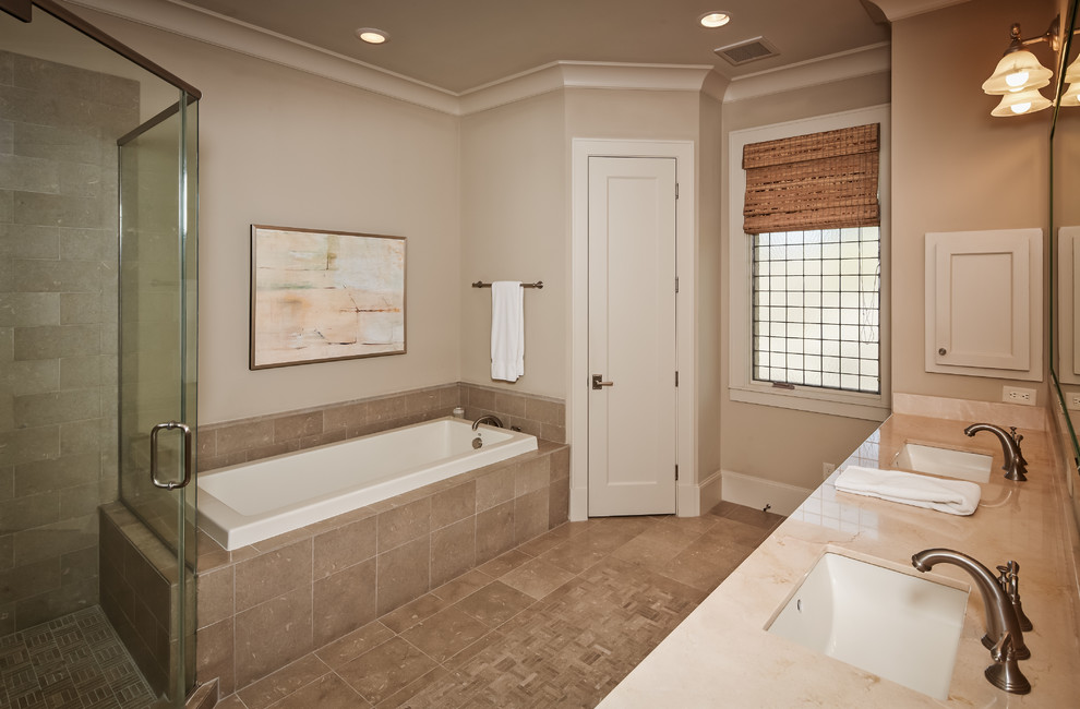 На фото: ванная комната среднего размера в классическом стиле с мраморной столешницей, фасадами в стиле шейкер, белыми фасадами, накладной ванной, угловым душем, бежевой плиткой, бежевыми стенами и врезной раковиной с