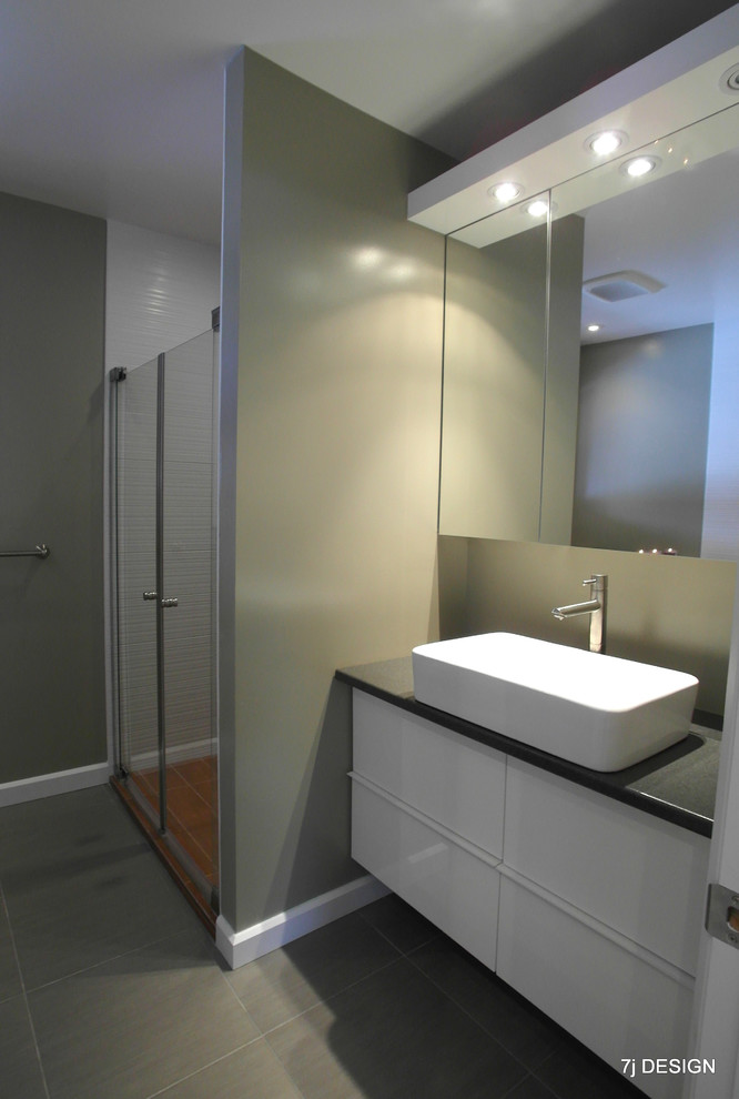 Modernes Badezimmer in Ottawa