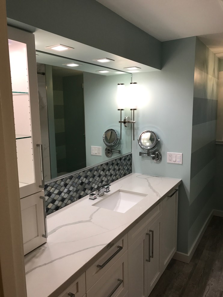 Example of a mid-sized trendy white tile and porcelain tile ceramic tile and gray floor bathroom design in Seattle with shaker cabinets, white cabinets, a two-piece toilet, blue walls, an undermount sink and quartz countertops